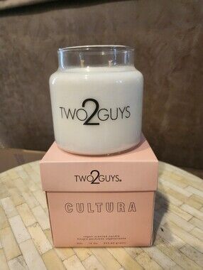 Two2guys Cultura Classic Scented Candle NEW
